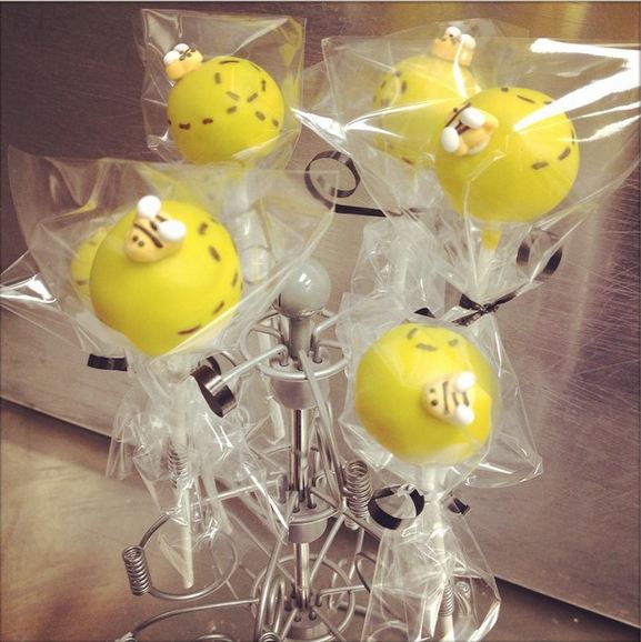 Cake Pops in Singapore | Wedding Cake Pops | Baby Shower Cake Pops - White  Spatula